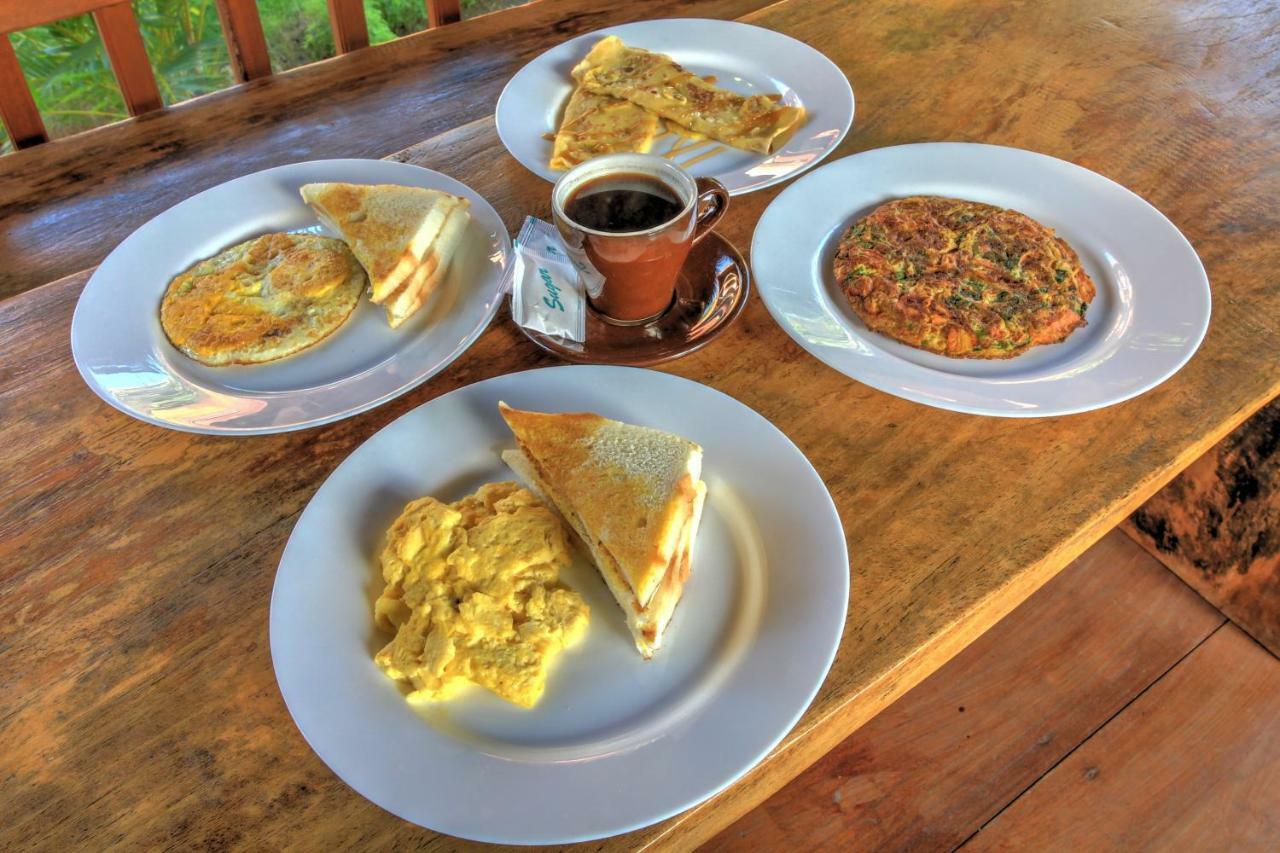 Gayatri Bungalows Batununggul Екстериор снимка